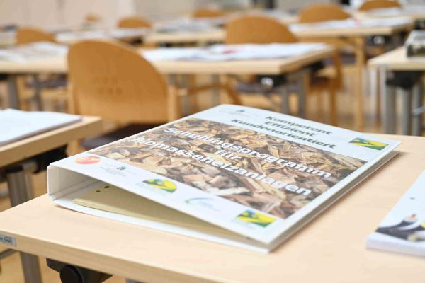 Größeres verbindendes Netzwerk: Dachverband Biomasseheizwerke West wird zu Alpenregion